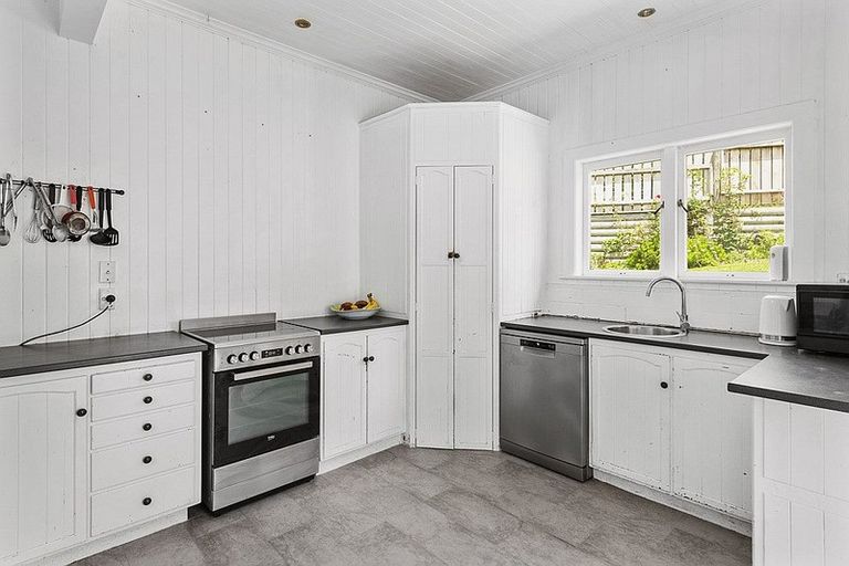 Photo of property in 64 Kaitemako Road, Welcome Bay, Tauranga, 3112