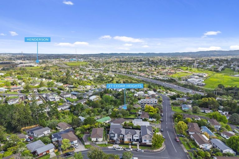 Photo of property in 27 Cedar Heights Avenue, Massey, Auckland, 0614