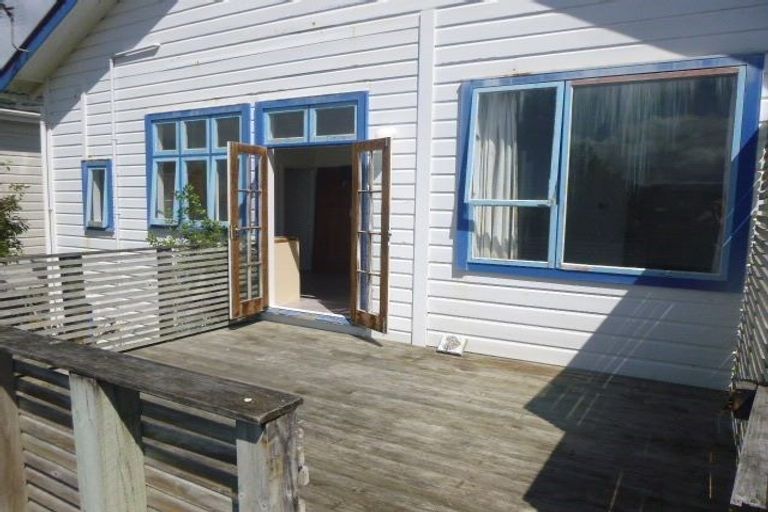 Photo of property in 79 Queens Drive, Lyall Bay, Wellington, 6022