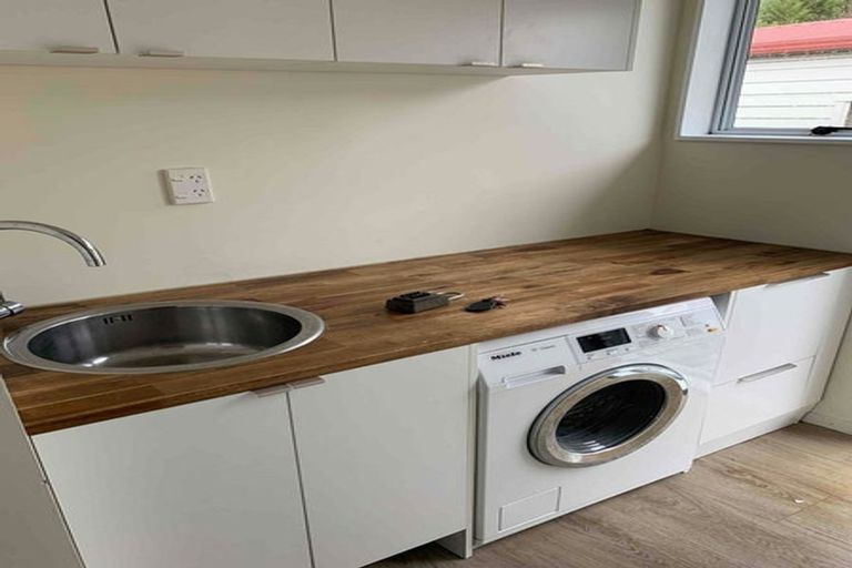 Photo of property in 25 Nassau Avenue, Grenada North, Wellington, 5028