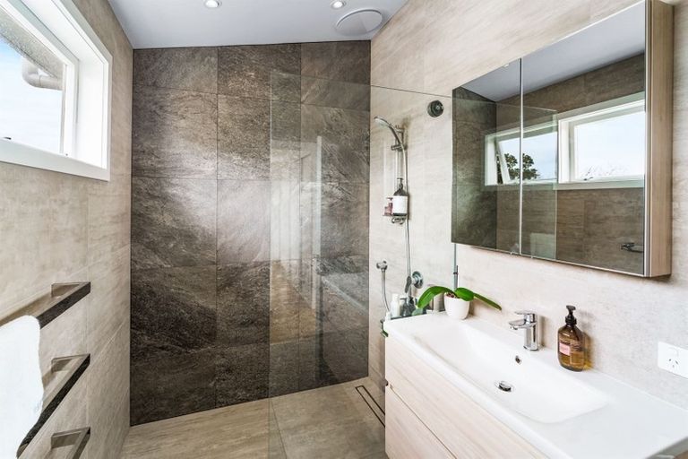 Photo of property in 13a John Road, Stanmore Bay, Whangaparaoa, 0932