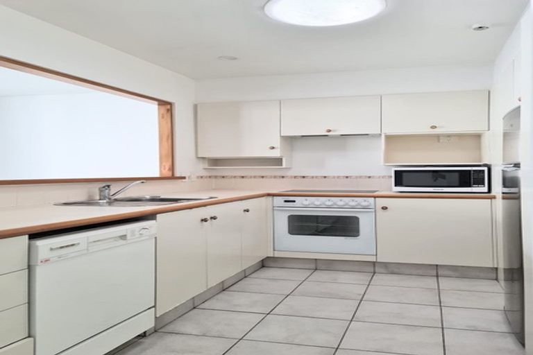 Photo of property in St James Courts, 3/77 Gloucester Street, Christchurch Central, Christchurch, 8013