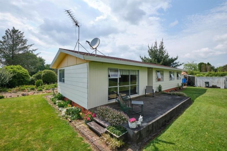 Photo of property in 33 Castle Street, Eltham, 4322