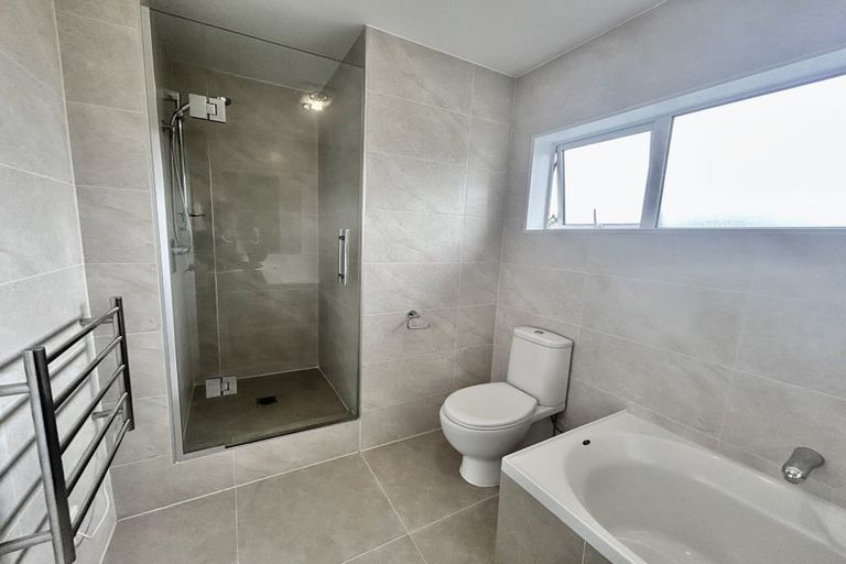 Photo of property in 28 Mantra Road, Massey, Auckland, 0614