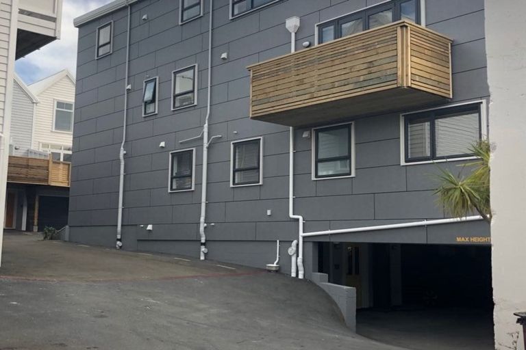 Photo of property in Victoria Villas, 50/35u Pirie Street, Mount Victoria, Wellington, 6011