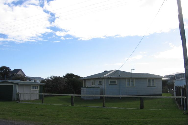 Photo of property in 11 Robbie Street, Foxton Beach, Foxton, 4815