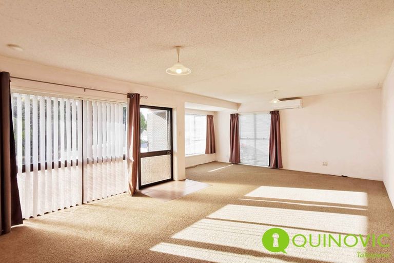 Photo of property in 1/8 Pupuke Road, Hillcrest, Auckland, 0627