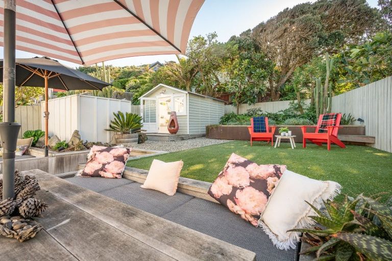 Photo of property in 84 The Esplanade, Houghton Bay, Wellington, 6023