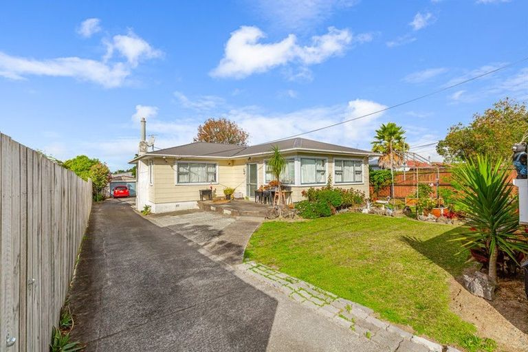 Photo of property in 805 Te Atatu Road, Te Atatu Peninsula, Auckland, 0610