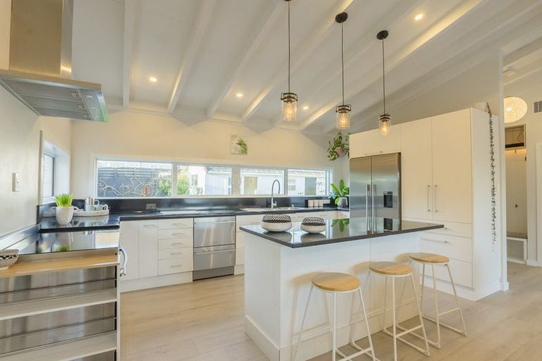 Photo of property in 301 Te Moana Road, Waikanae, 5036