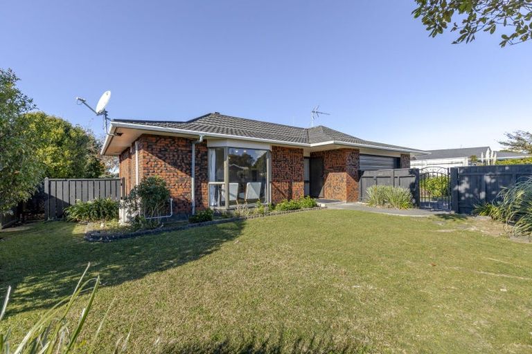Photo of property in 60 Heta Road, Highlands Park, New Plymouth, 4312