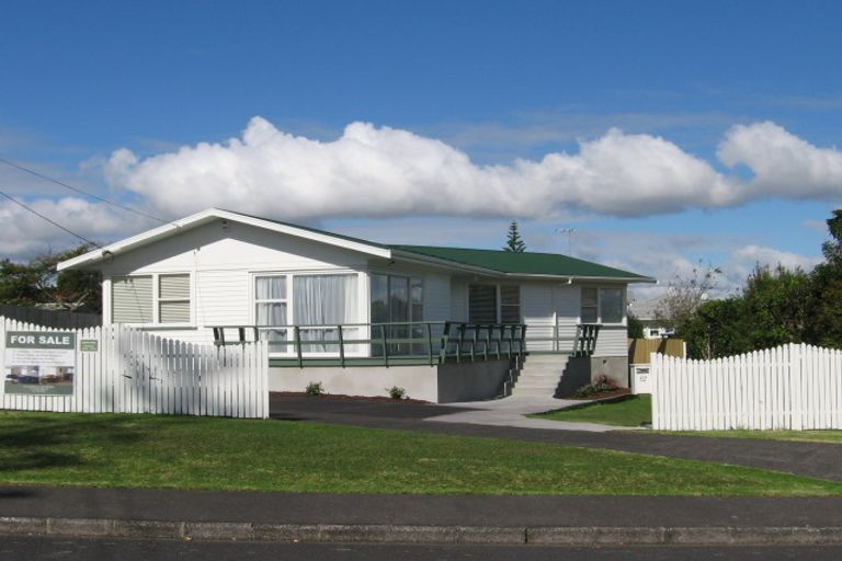 Photo of property in 67 Gloria Avenue, Te Atatu Peninsula, Auckland, 0610