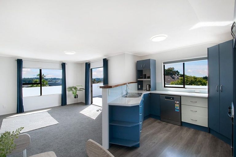 Photo of property in 2/25 Clearview Heights, Ranui, Auckland, 0612