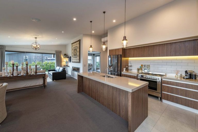 Photo of property in 16 Edgewood Place, Wanaka, 9305