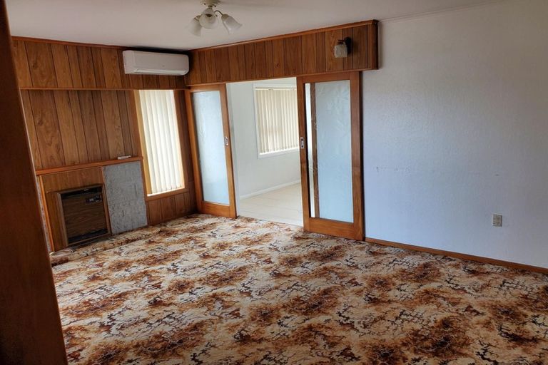 Photo of property in 18 Hallberry Road, Mangere East, Auckland, 2024