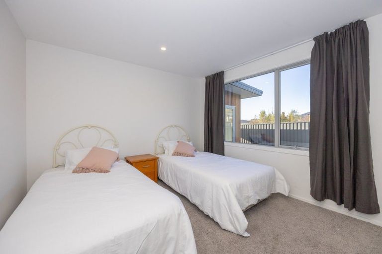 Photo of property in 7 Macandrew Lane, Wanaka, 9305