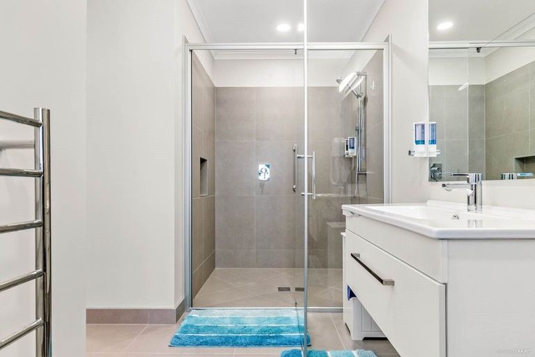 Photo of property in 23a Sandspit Road, Waiuku, 2123