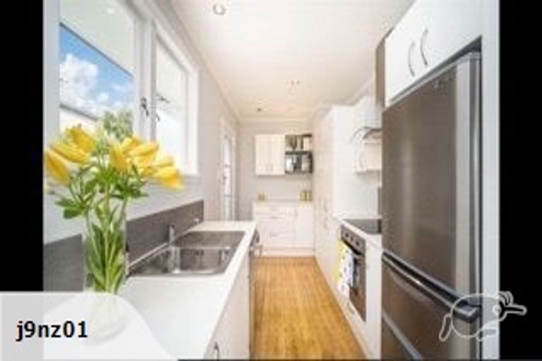 Photo of property in 3/10 Coroglen Avenue, Birkenhead, Auckland, 0626