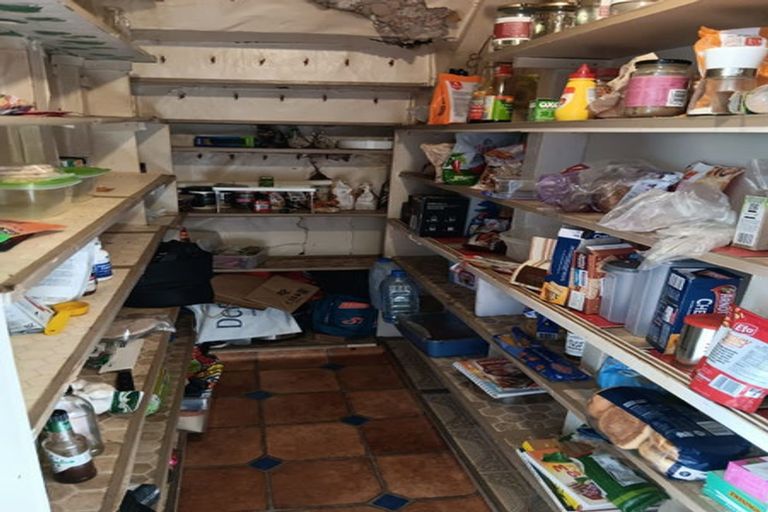 Photo of property in 23 Hawker Street, Mount Victoria, Wellington, 6011