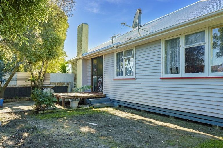 Photo of property in 18 Wyatt Avenue, Onekawa, Napier, 4110