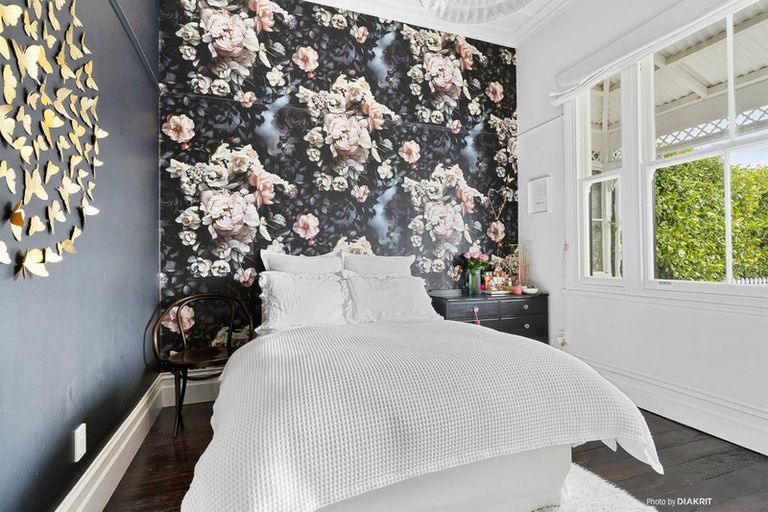 Photo of property in 18 Farm Road, Northland, Wellington, 6012