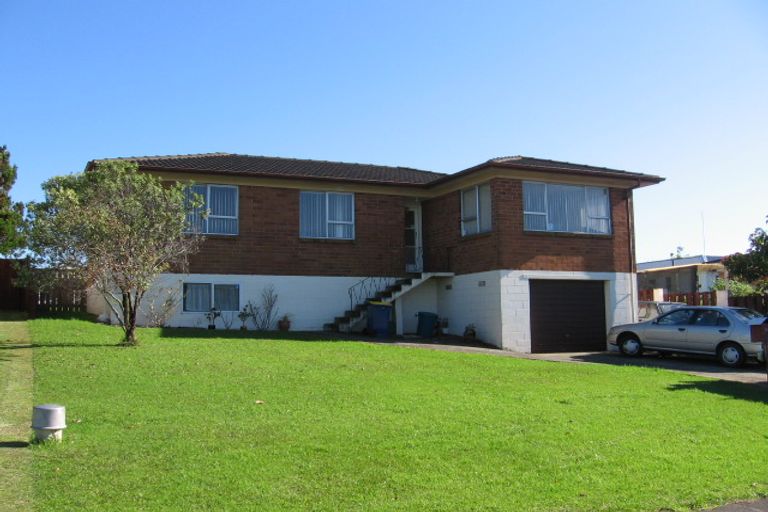 Photo of property in 14 Bodi Place, Te Atatu South, Auckland, 0610
