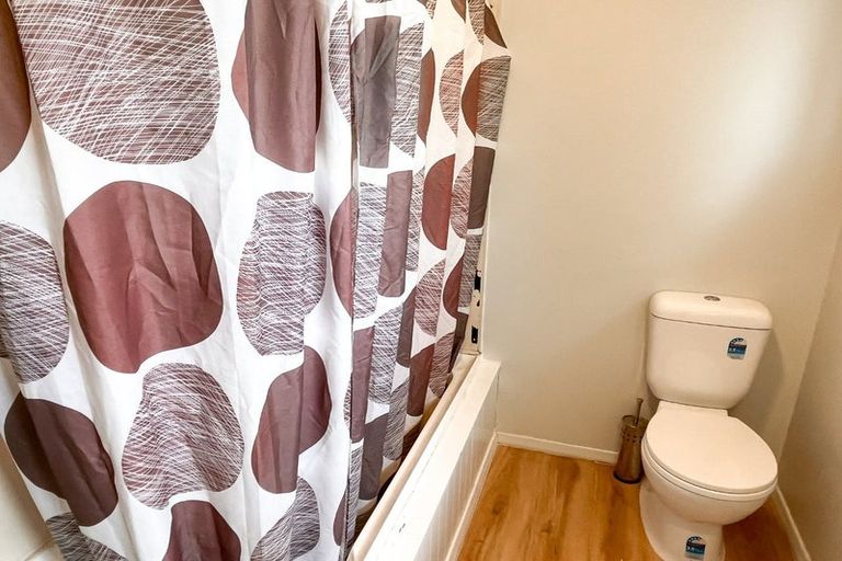 Photo of property in 37 Warren Crescent, Hillmorton, Christchurch, 8025