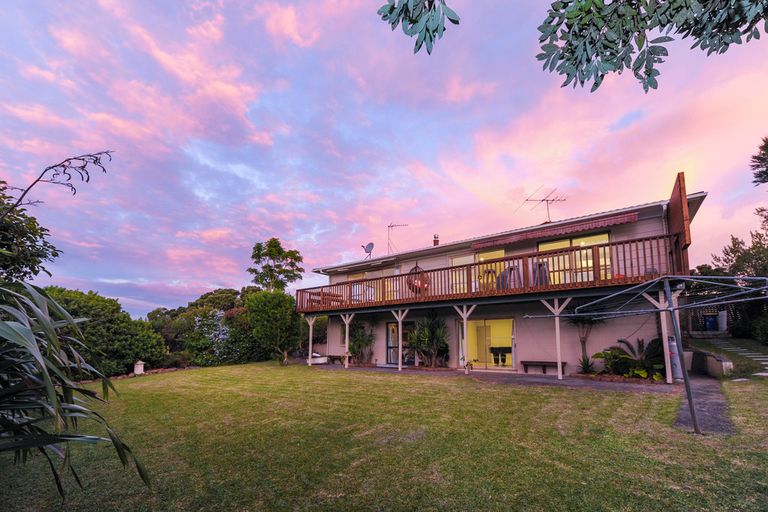 Photo of property in 30 Realm Place, Massey, Auckland, 0614