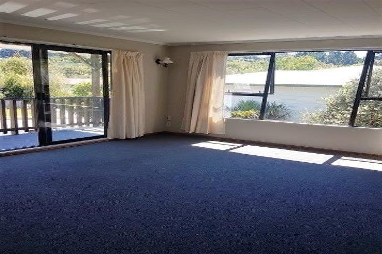 Photo of property in 37 Postgate Drive, Whitby, Porirua, 5024