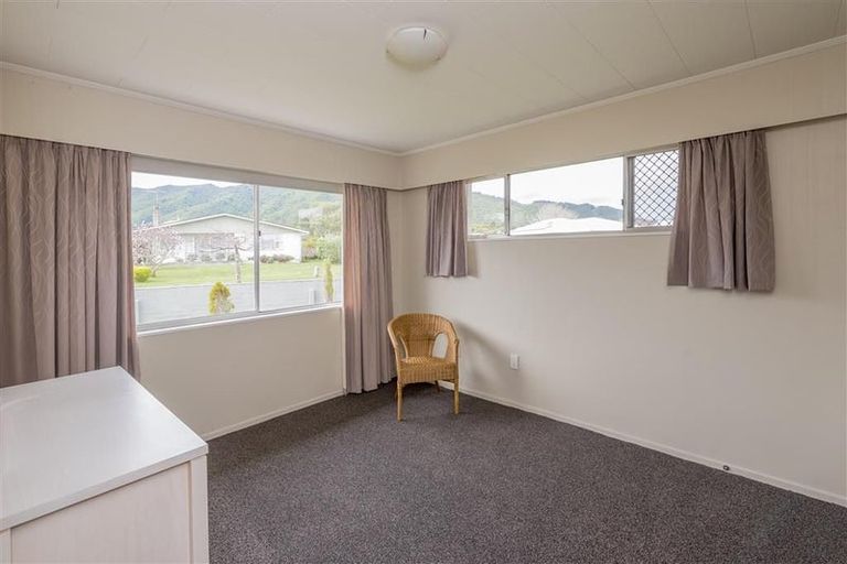 Photo of property in 22 Matai Street, Waikanae, 5036