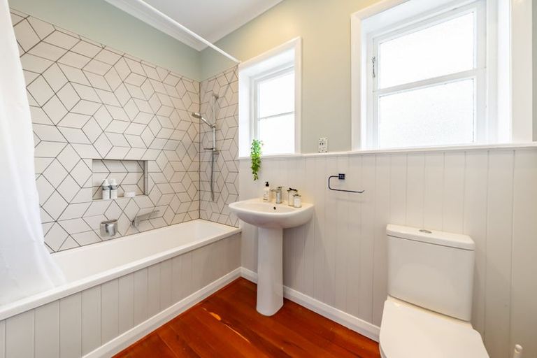 Photo of property in 8 Saint Albans Avenue, Karori, Wellington, 6012