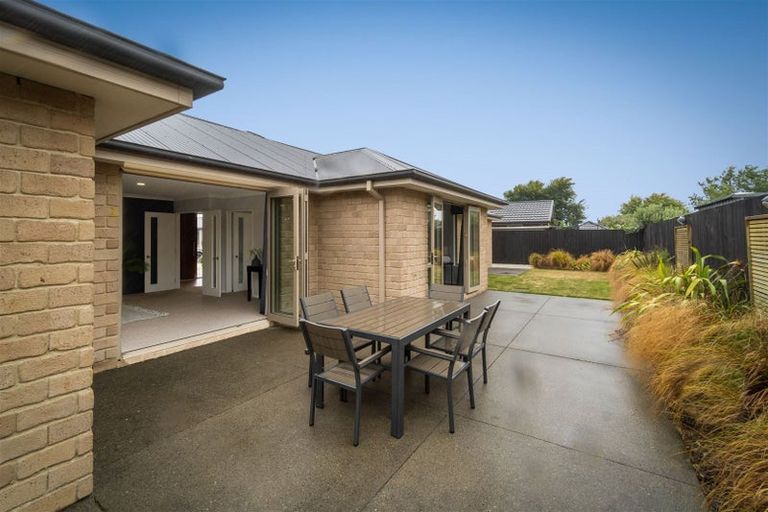 Photo of property in 12 Mataroa Place, Parklands, Christchurch, 8083