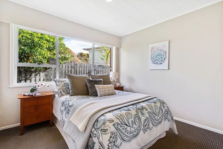 Photo of property in 9 Mckenzie Road, Mangere Bridge, Auckland, 2022