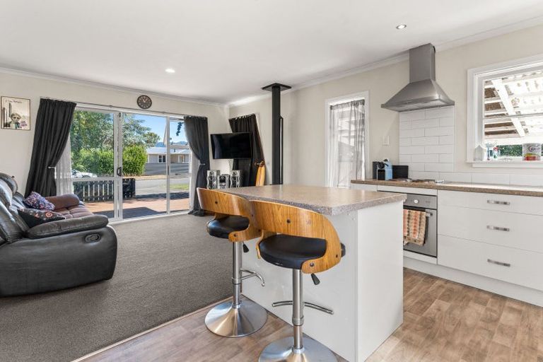 Photo of property in 3 Lincoln Road, Carterton, 5713