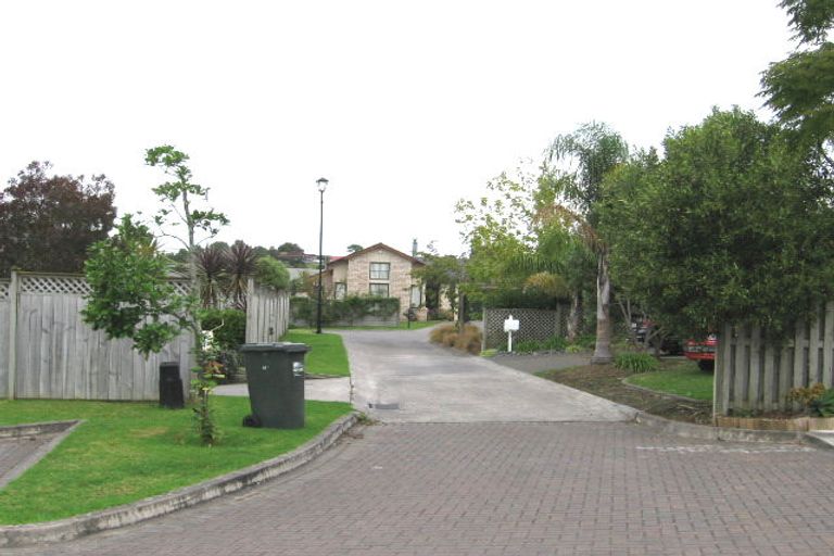 Photo of property in 14 Cinnabar Place, Westgate, Auckland, 0614