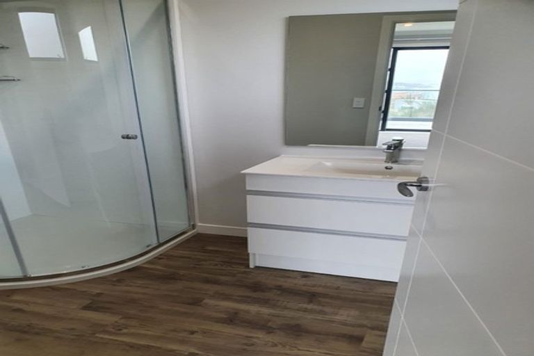 Photo of property in 9a Grumman Lane, Newlands, Wellington, 6037