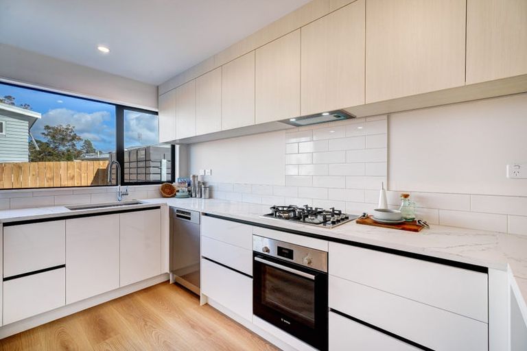 Photo of property in 21c Crosby Road, West Harbour, Auckland, 0618
