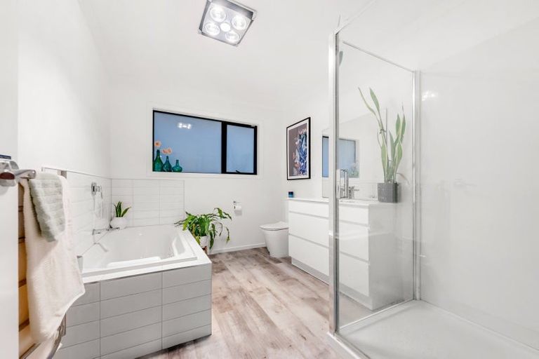 Photo of property in 42 Buddle Road, Wallaceville, Upper Hutt, 5018