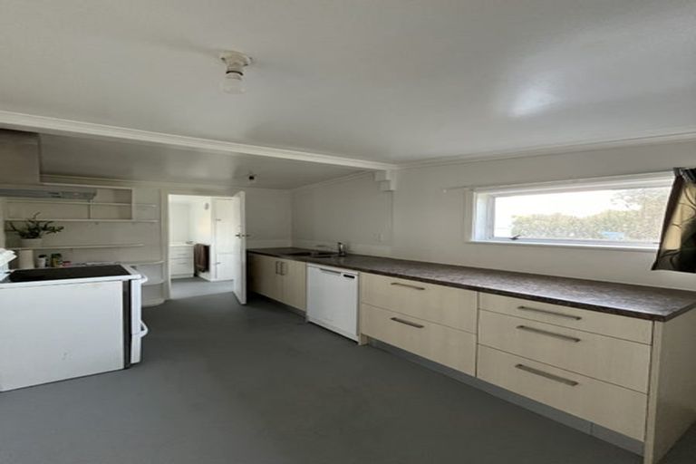 Photo of property in 3 Scott Street, Moturoa, New Plymouth, 4310