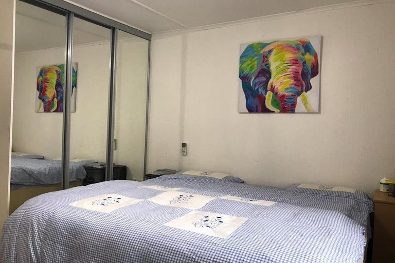 Photo of property in 1/8 Golf Road, New Lynn, Auckland, 0600