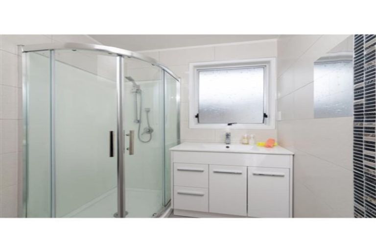 Photo of property in 3 Surman Place, Glen Eden, Auckland, 0602