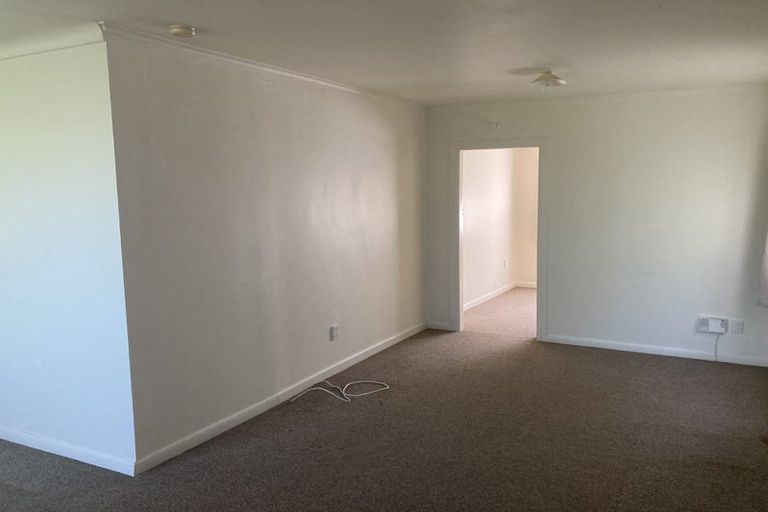 Photo of property in 936 East Coast Road, Northcross, Auckland, 0630