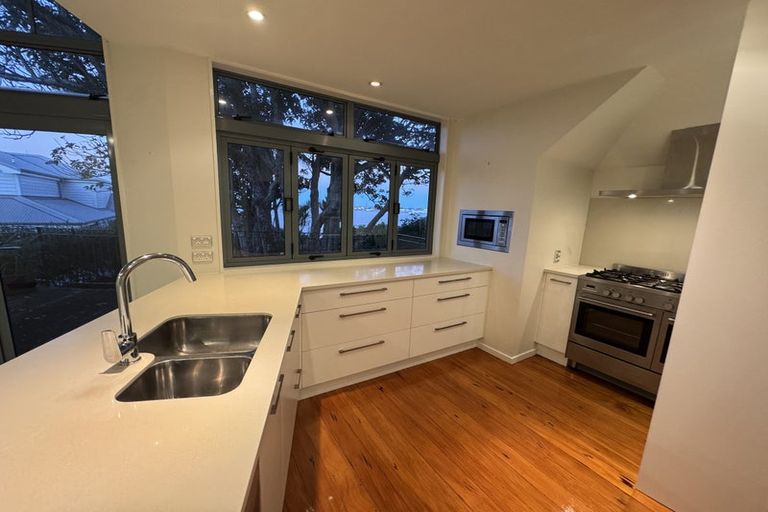 Photo of property in 1/5 Princes Street, Northcote Point, Auckland, 0627