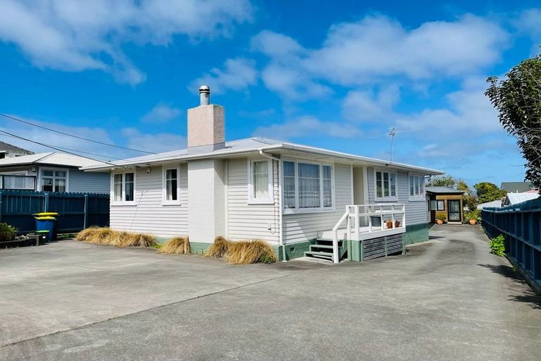 Photo of property in 44 Strid Road, Te Atatu South, Auckland, 0610