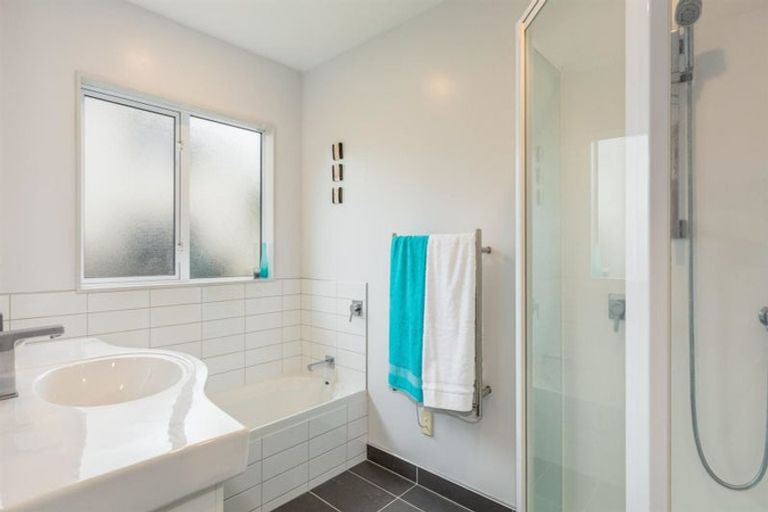 Photo of property in 42d James Cook Drive, Whitby, Porirua, 5024