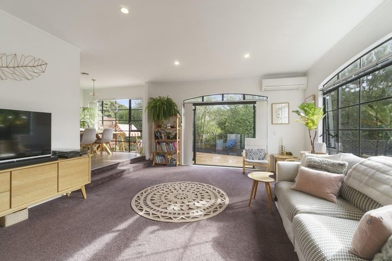 Photo of property in 12a Renata Crescent, Te Atatu Peninsula, Auckland, 0610