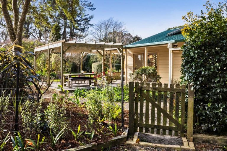Photo of property in 164 Cross Road, Lepperton, New Plymouth, 4373