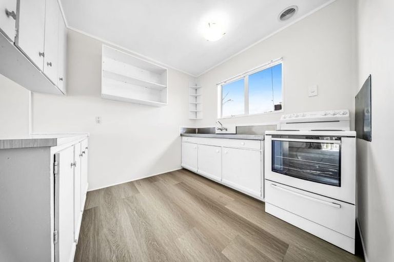 Photo of property in 1/23 Challen Close, Conifer Grove, Takanini, 2112
