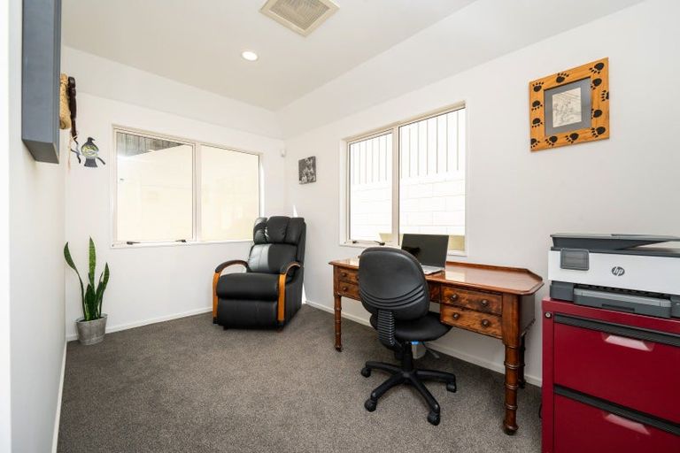 Photo of property in 15 Iona Road, Havelock North, 4130