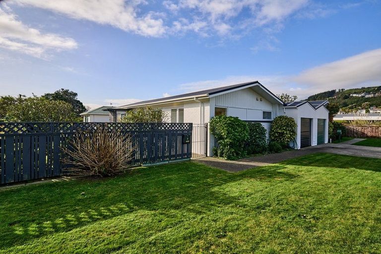 Photo of property in 3 Surrey Street, Tawa, Wellington, 5028